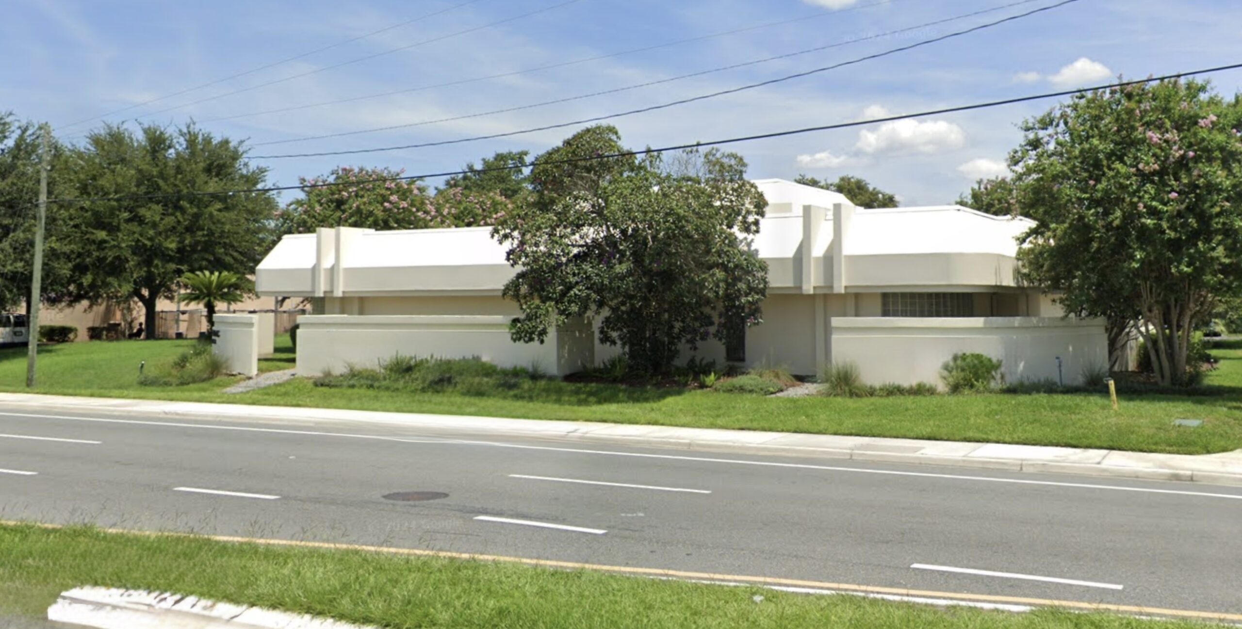 Medical Eye Associates Orlando office exterior view from street – ophthalmology clinic